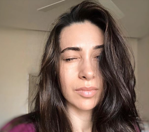 Karisma Kapoor looks stunning in a no makeup selfie: Says Not used to early morning shoots